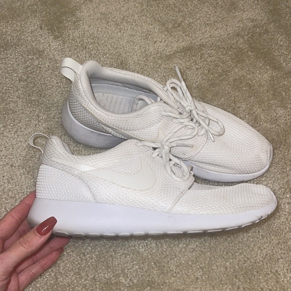 Nike Rosche - Picture 3 of 3